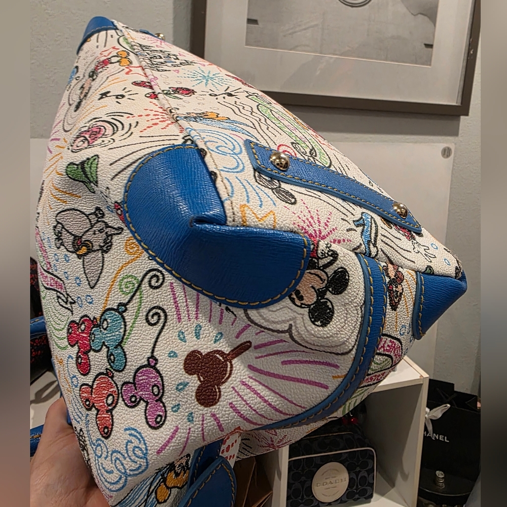 Dooney & Bourke Satchel - Disney Parks Collection - HIGHLY COLLECTIBLE!!! - Picture 6 of 11